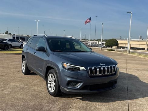 Used 2020 Jeep Cherokee Latitude FWD image 2