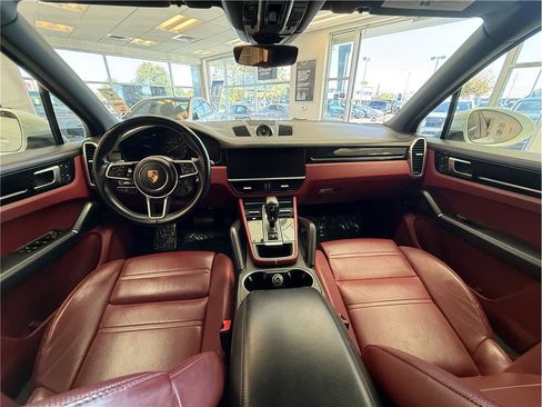 Used 2022 Porsche Cayenne E-Hybrid w/ Premium Plus Package image 42