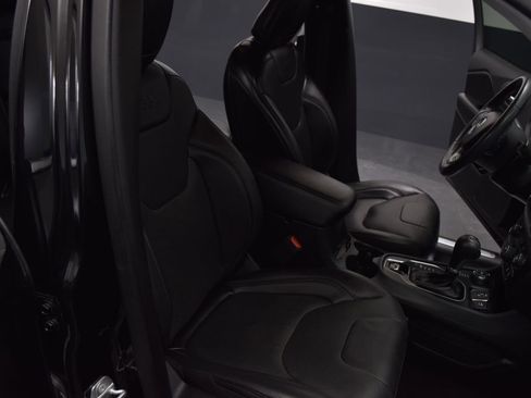 Used 2019 Jeep Cherokee Limited AWD/4WD image 26