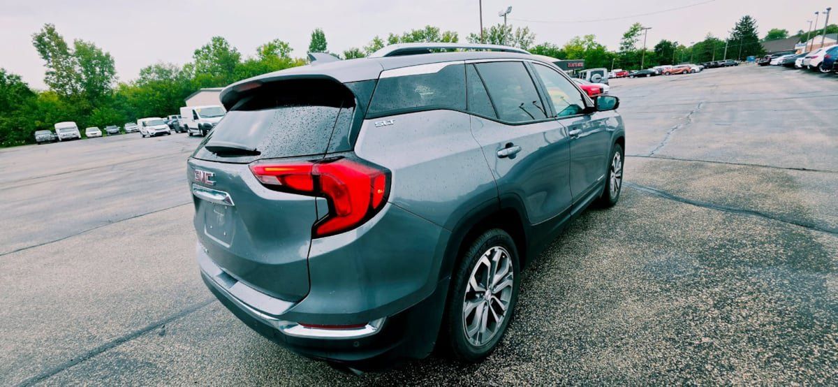 Used 2018 GMC Terrain SLT w/ Preferred Package FWD image 3