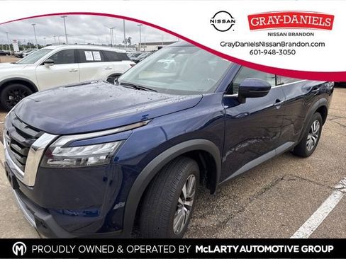 Used 2025 Nissan Pathfinder SL FWD image 1
