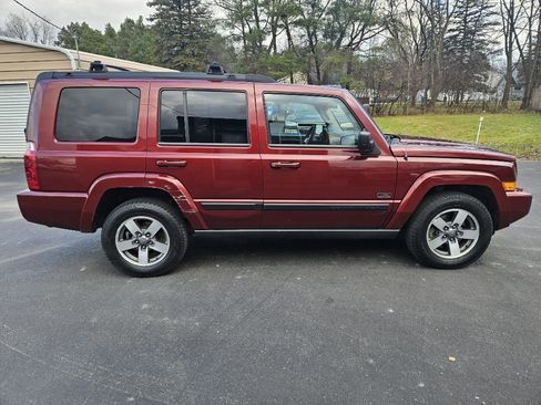 Used 2008 Jeep Commander Sport image 5