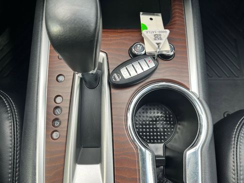 Used 2020 Nissan Pathfinder Platinum image 37