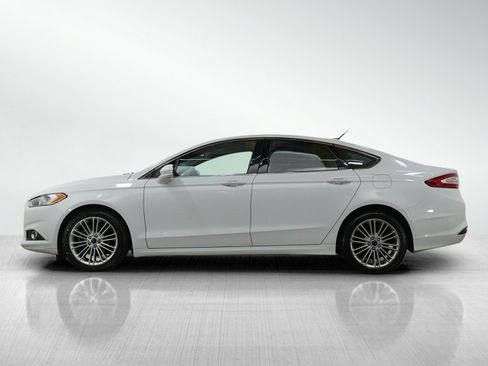 Used 2015 Ford Fusion SE w/ Equipment Group 202A image 2