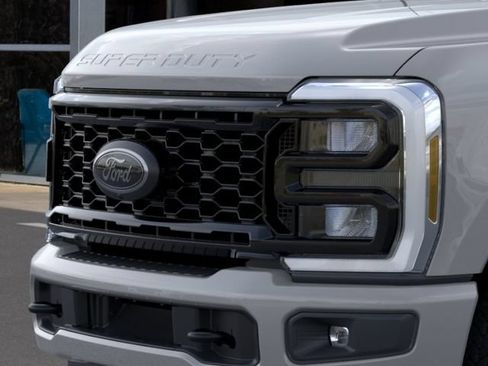 New 2026 Ford F250 Lariat w/ Black Appearance Package AWD/4WD image 17