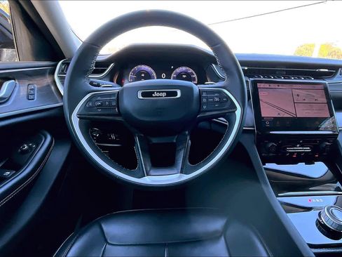 Used 2024 Jeep Grand Cherokee L Limited image 6