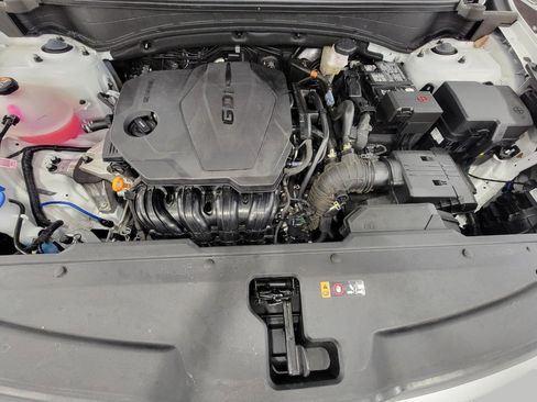 Used 2025 Kia Sportage LX image 8