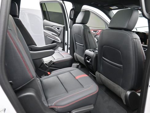Used 2024 Chevrolet Traverse RS AWD/4WD image 19