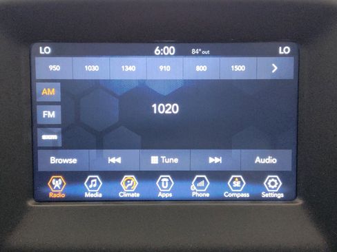 Used 2019 Jeep Compass Latitude FWD image 25