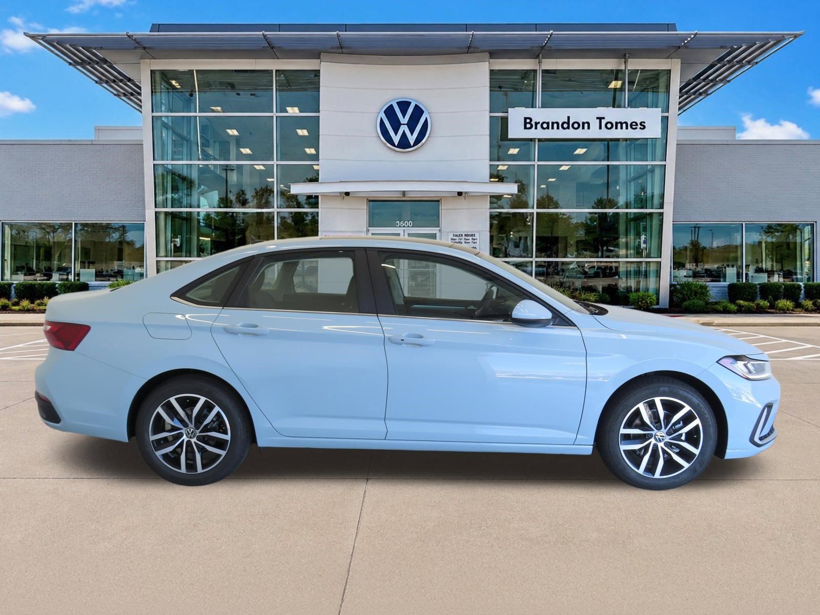 Used 2026 Volkswagen Jetta SE FWD image 2