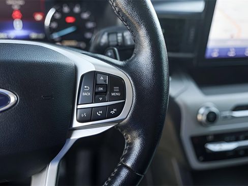 Used 2021 Ford Explorer XLT w/ Equipment Group 202A image 16