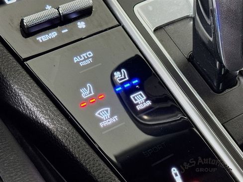 Used 2022 Porsche Cayenne Platinum Edition w/ Premium Package Plus image 26