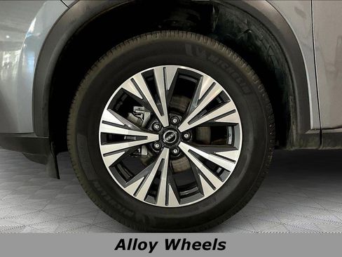 Used 2022 Nissan Rogue SV image 33