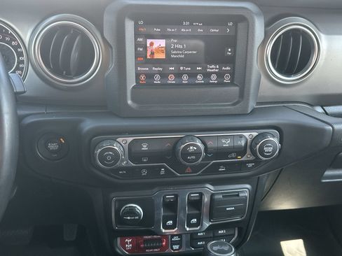 Used 2021 Jeep Wrangler Rubicon AWD/4WD image 25