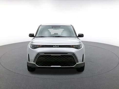 Used 2025 Kia Soul LX w/ LX Technology Package FWD image 2