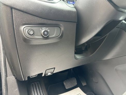 Used 2022 Chevrolet Equinox LT image 32