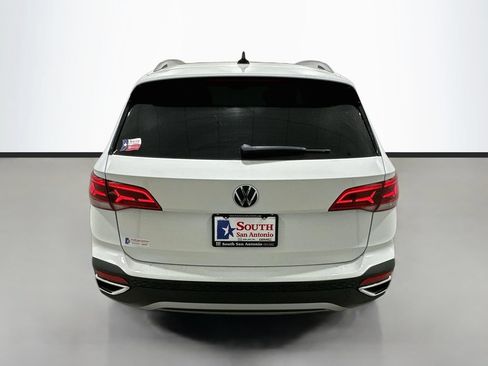 Used 2023 Volkswagen Taos SE w/ Panoramic Sunroof Package FWD image 6