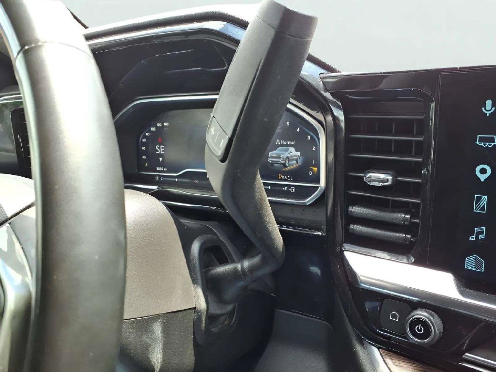 Used 2025 Chevrolet Silverado 1500 LT RWD image 17