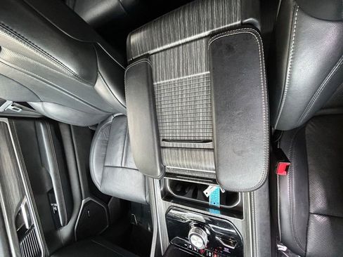 Used 2024 Jeep Wagoneer Series II w/ Flexible Seating Group image 29