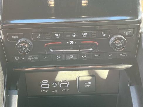 Used 2023 Jeep Grand Cherokee Summit AWD/4WD image 16