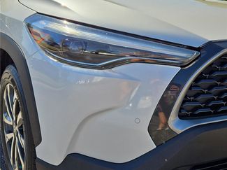 Used 2022 Toyota Corolla Cross XLE w/ Convenience Package video 3