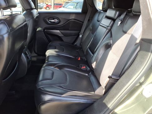 Certified 2019 Jeep Cherokee Limited image 9