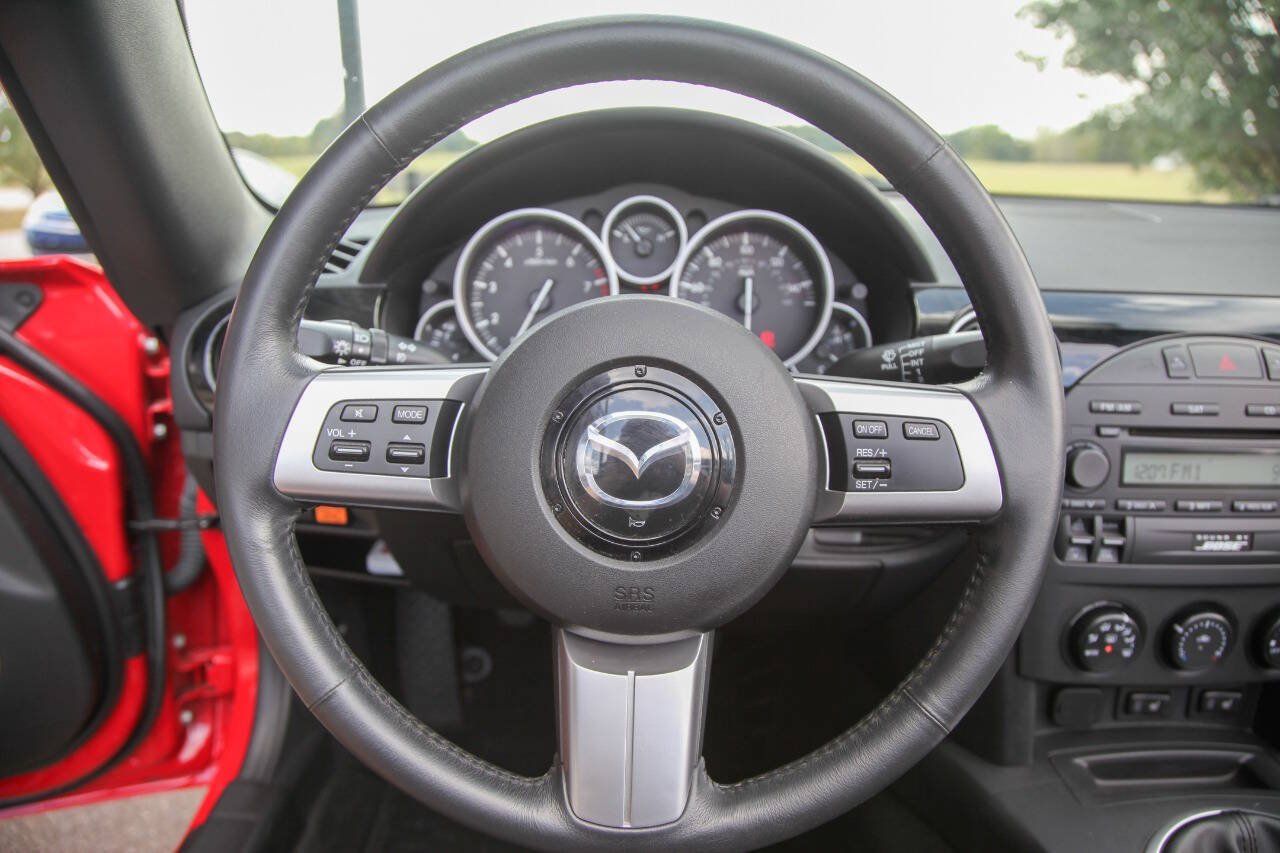 Used 2007 MAZDA MX-5 Miata Grand Touring w/ Premium Pkg RWD image 38