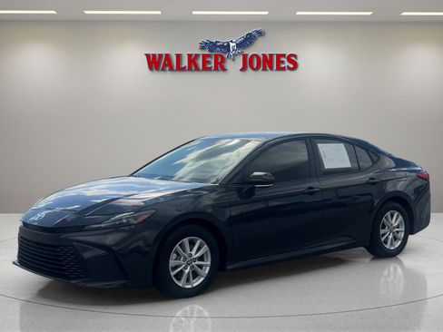 Used 2025 Toyota Camry LE image 7
