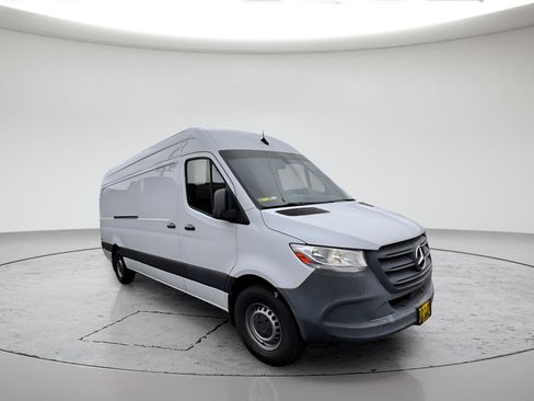 Used 2020 Mercedes-Benz Sprinter 2500 image 1