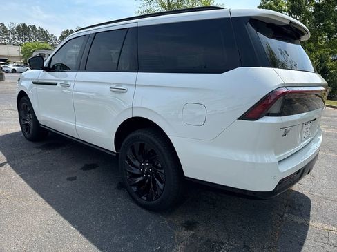 New 2026 Lincoln Navigator Reserve w/ Jet Appearance Package AWD/4WD image 7