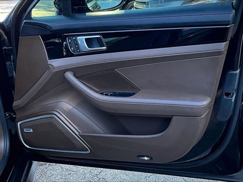 Used 2022 Porsche Panamera 4S w/ Premium Package image 26