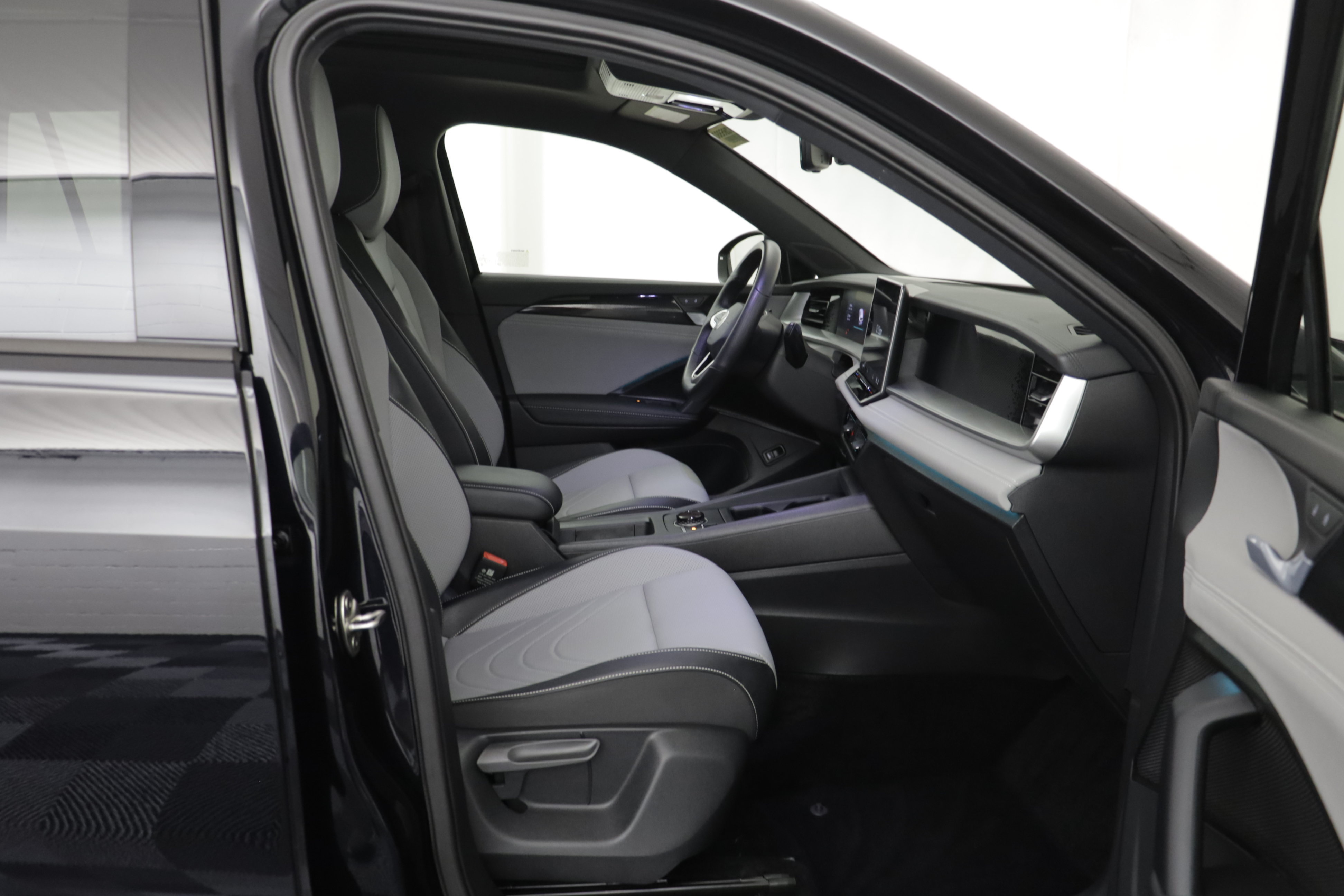 Used 2026 Volkswagen Tiguan SE R-Line AWD/4WD image 17