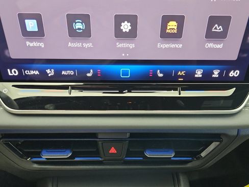 New 2025 Volkswagen Tiguan SE R-Line image 22