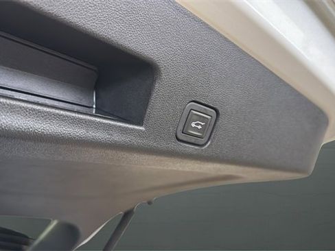 Used 2025 GMC Acadia Elevation image 44