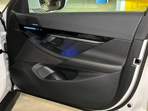 Used 2024 BMW 530i xDrive image 14