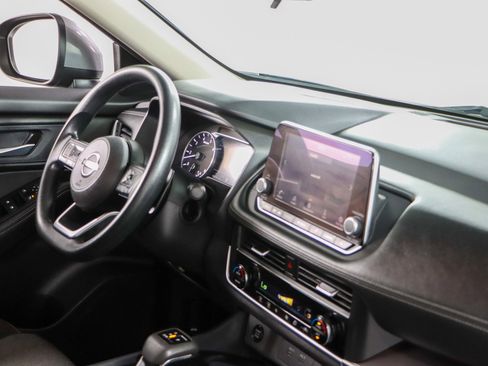 Used 2024 Nissan Rogue SV image 25