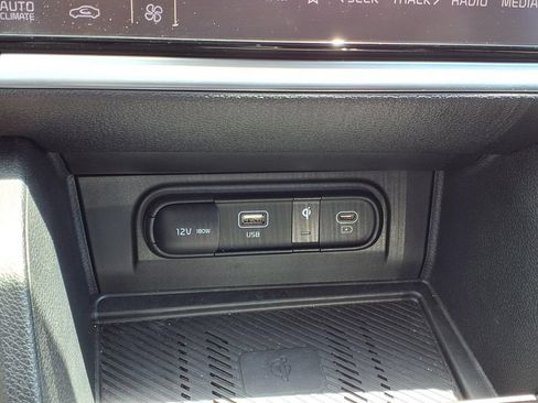 Used 2025 Kia Sportage EX FWD image 11