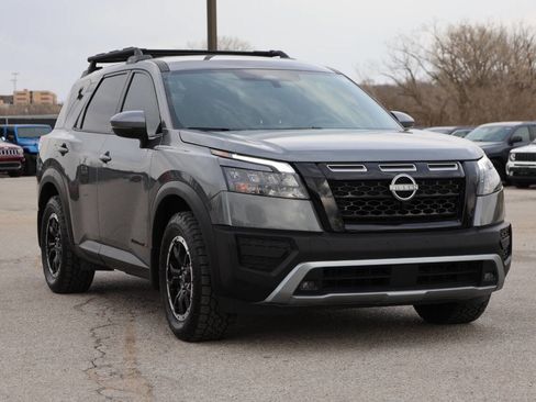 Used 2025 Nissan Pathfinder Rock Creek image 4