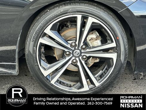 Used 2020 Nissan Sentra SR w/ Premium Package FWD image 2