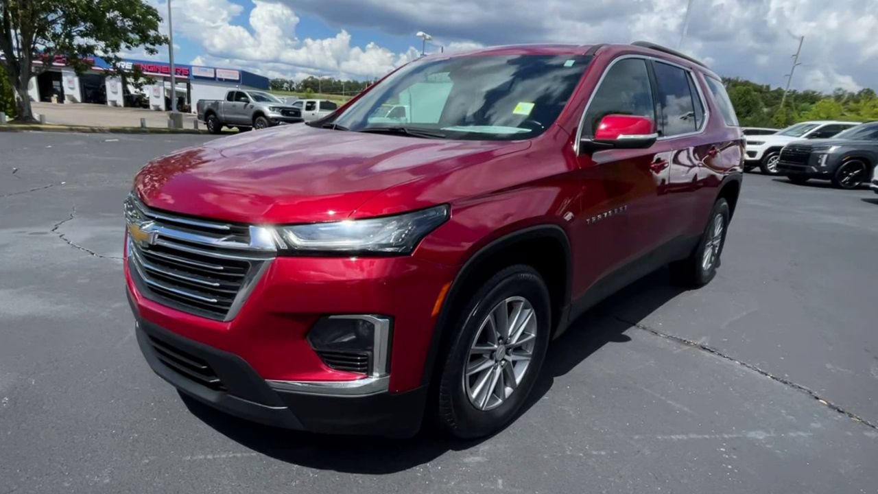 Used 2023 Chevrolet Traverse LT FWD image 4