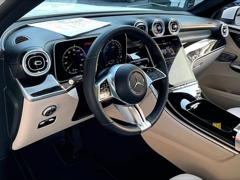 Used 2025 Mercedes-Benz GLC 350e 4MATIC image 18