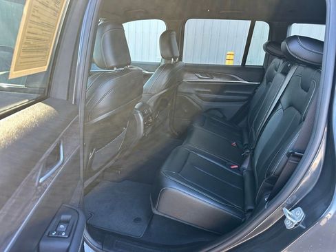 Used 2024 Jeep Grand Cherokee Limited image 14