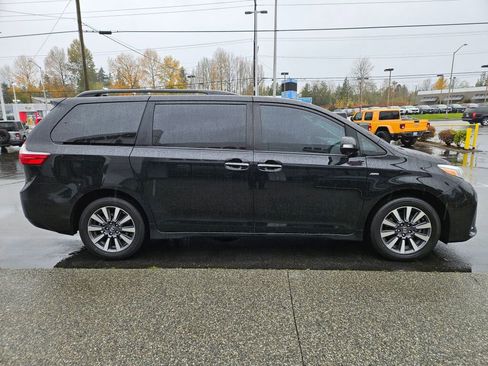 Used 2018 Toyota Sienna Limited image 6
