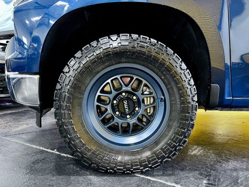Used 2022 Chevrolet Silverado 1500 LT AWD/4WD image 26