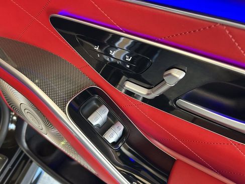 Used 2022 Mercedes-Benz S 580 4MATIC Sedan w/ AMG Line Package image 38