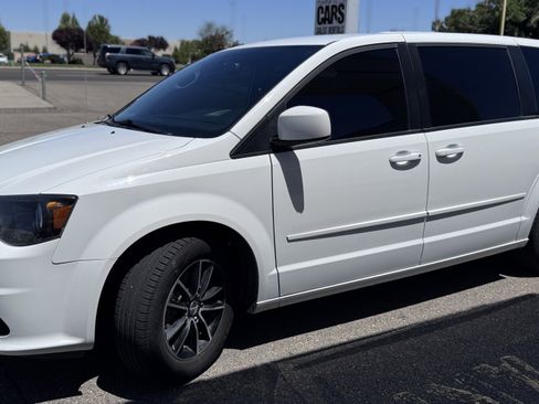Used 2016 Dodge Grand Caravan SXT FWD image 4