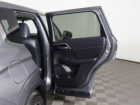 Used 2024 Mitsubishi Outlander SE Black Edition FWD image 23