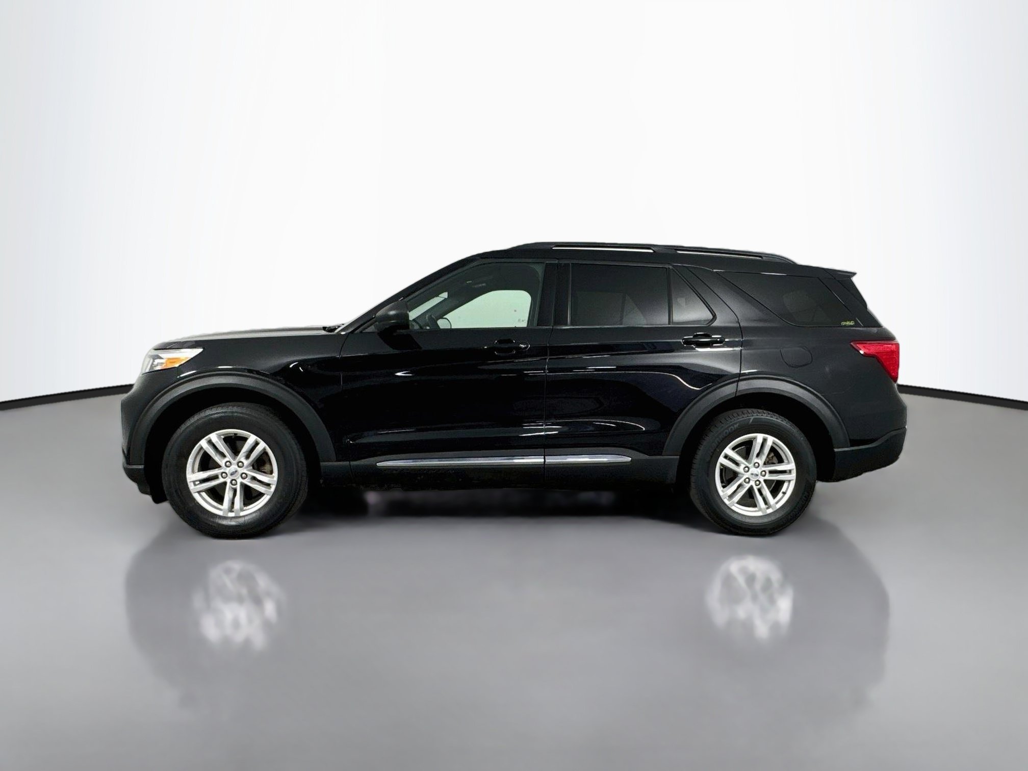 Used 2020 Ford Explorer XLT AWD/4WD image 4
