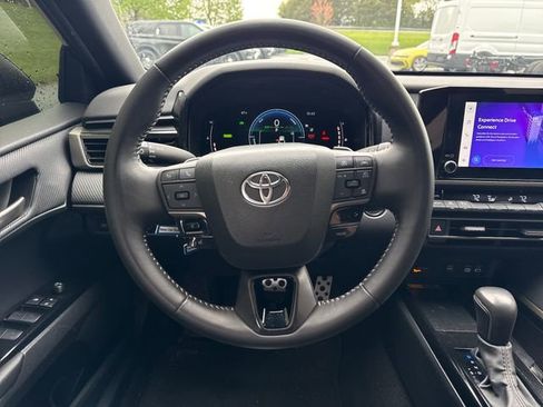 Used 2025 Toyota Camry SE w/ Convenience Package FWD image 20