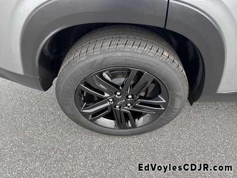 Used 2024 Chevrolet Trax ACTIV w/ Sunroof Package image 22